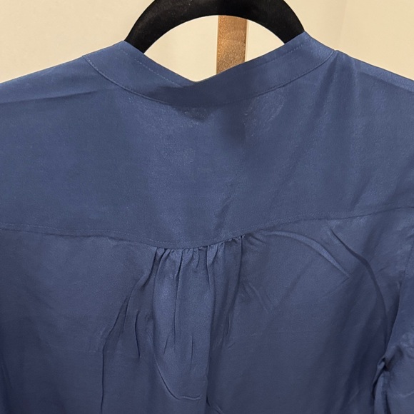 Banana Republic Elegant Deep Blue Women’s Button Down Shirt. Size M - Picture 6 of 8